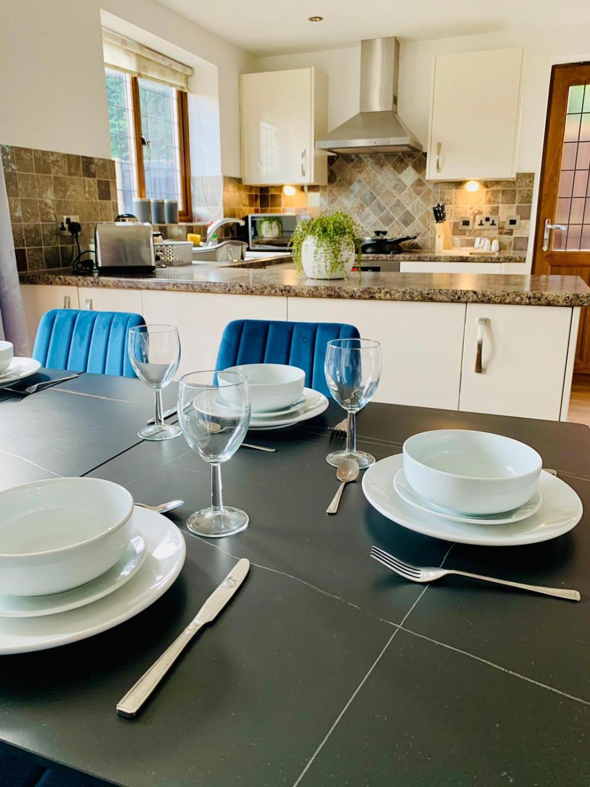 3Br House Ossett-Wakefield, Free Parking 3 Cars Wi Fi Long Stays Eksteriør billede