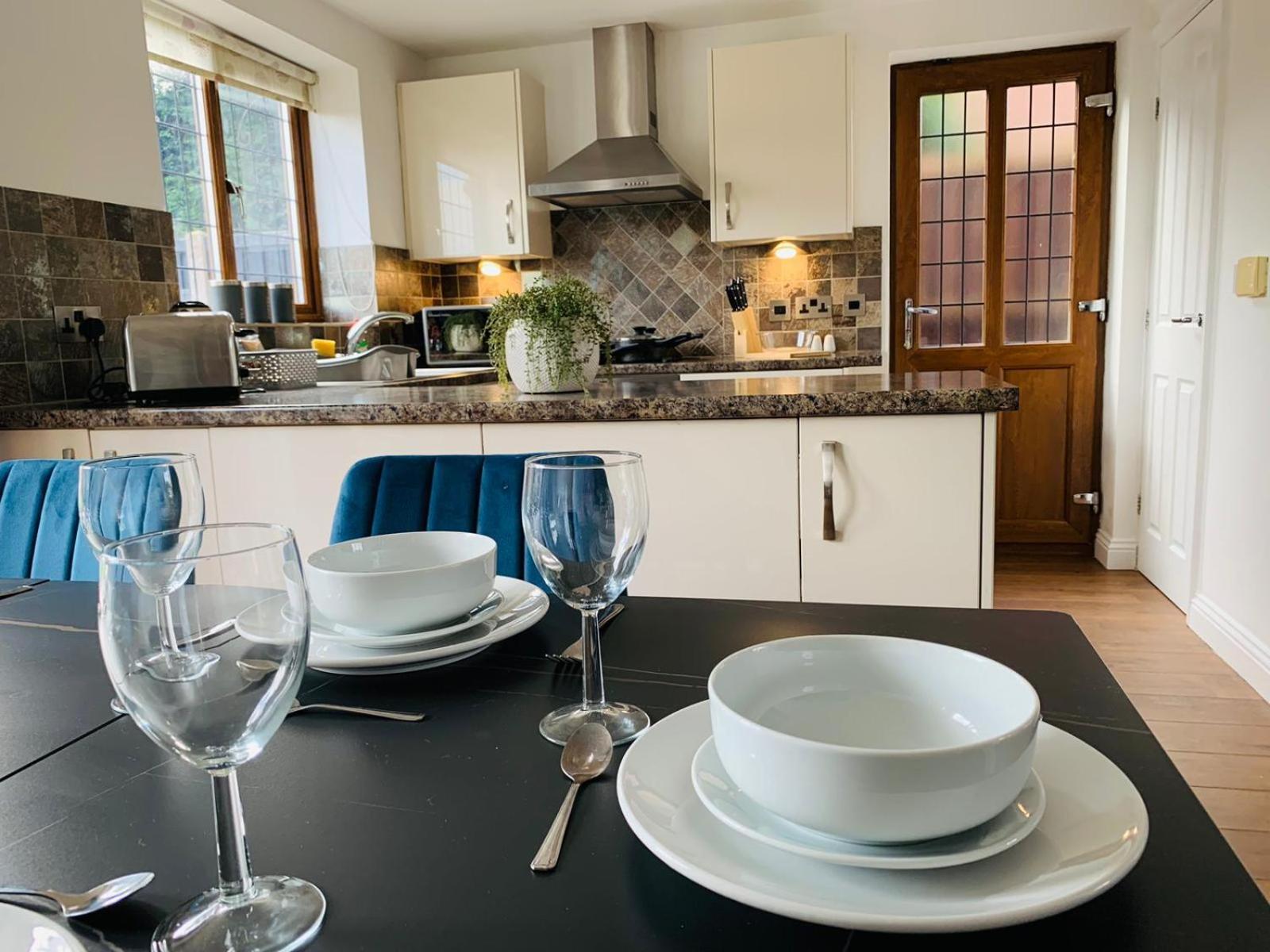 3Br House Ossett-Wakefield, Free Parking 3 Cars Wi Fi Long Stays Eksteriør billede