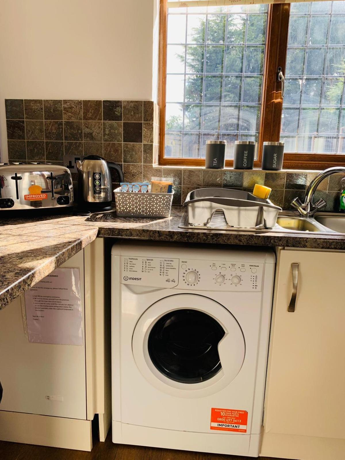 3Br House Ossett-Wakefield, Free Parking 3 Cars Wi Fi Long Stays Eksteriør billede